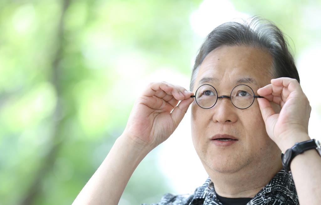 岡ノ谷一夫氏＝東大駒場キャンパス（納冨康撮影）