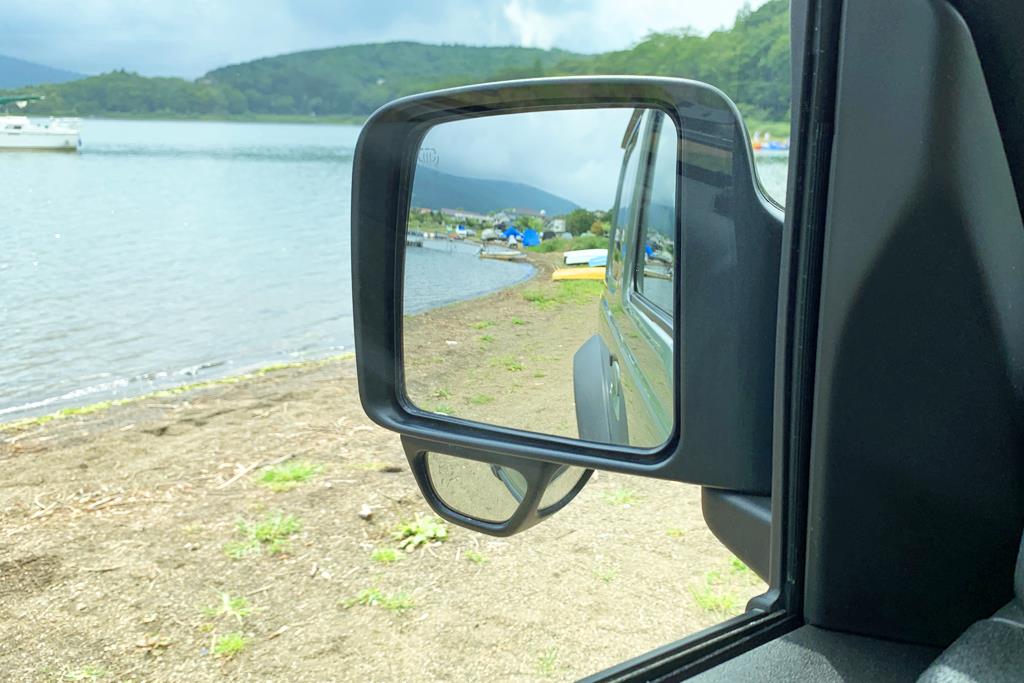 正方形に近いドアミラーとサイドアンダーミラー