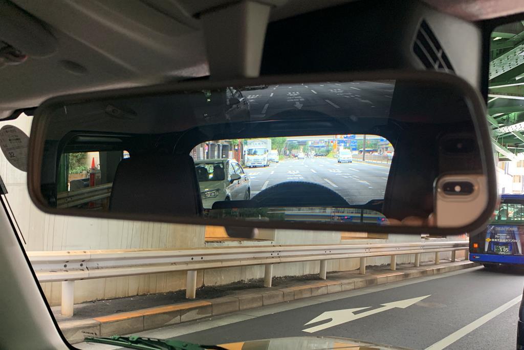 スペアタイヤを積んだ後方視界はこんな感じだ（停車時撮影）