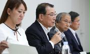 会見する（左から）日産自動車社の独立外取締役の井原慶子報酬委員会委員長、木村康取締役議長、豊田正和指名委員会議長、永井素夫監査委員会委員長＝９日午後、横浜市西区日産自動車グローバル本社（古厩正樹撮影）