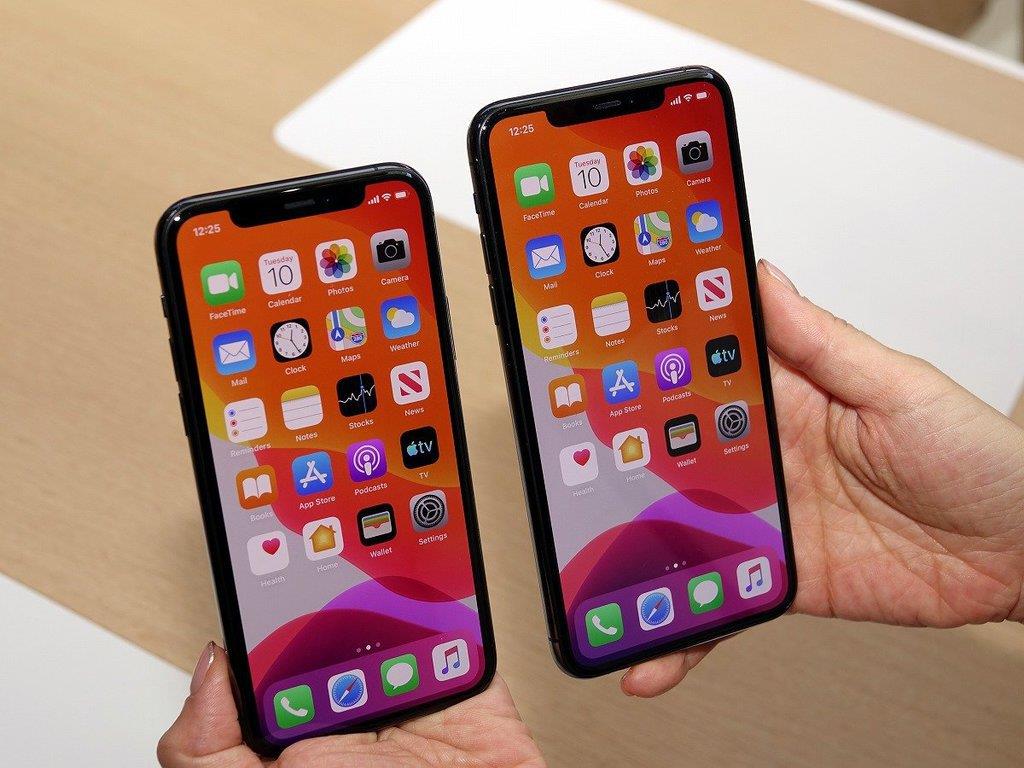 iPhone 11 Pro（左）とiPhone 11 Pro Max（右）