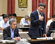 連絡会議会議で挨拶する難波喬司副知事。左は国土交通省の江口秀二技術審議官＝いずれも１２日、静岡県庁（田中万紀撮影）