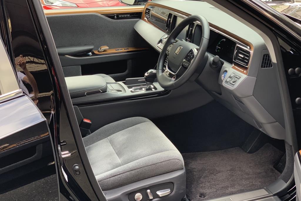 トヨタの超高級車センチュリー