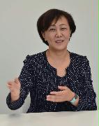 インタビューに答える「出前館」を運営する夢の街創造委員会の中村利江社長＝東京都千代田区（佐久間修志撮影）