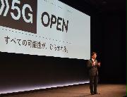 ２０日から開始する５Ｇのプレサービスについて発表するＮＴＴドコモの吉沢和弘社長＝東京都中央区