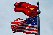 米中の国旗（ロイター）