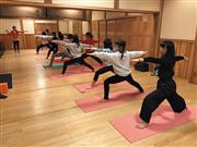 普段は客間となっている部屋をヨガ教室に使用。若い女性にも大人気だ（勝覚寺）