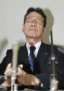 厳しい表情で記者会見する関西電力の岩根茂樹社長＝２７日午前、大阪市