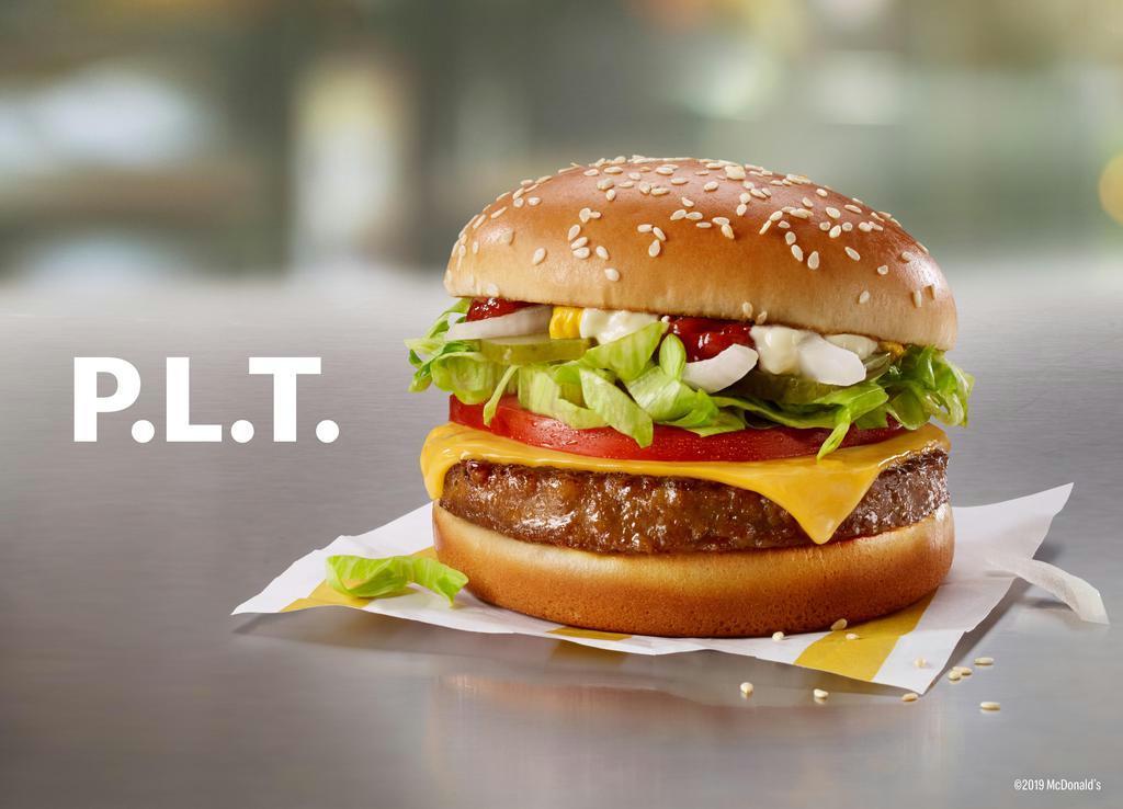 米ファストフード大手マクドナルドの「代替肉」を使ったハンバーガー（同社提供・共同）
