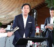 菅原一秀経産相（春名中撮影）　