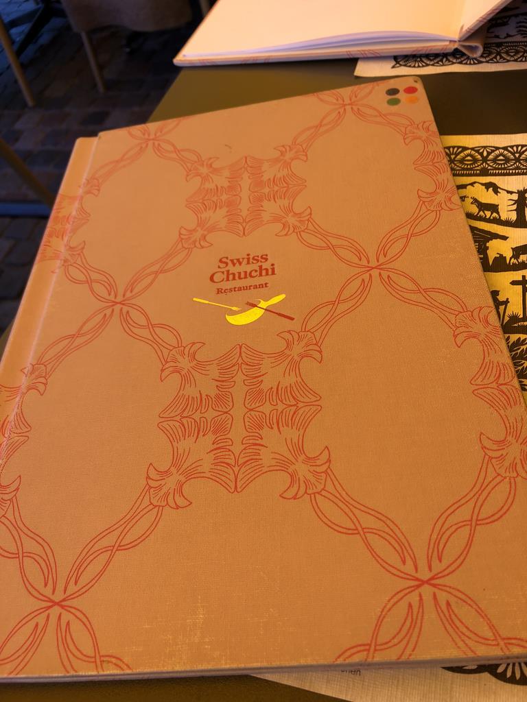 スイスのチューリッヒ。チーズフォンデュの店「Swiss Chuchi」は店外にもチーズの香り漂い、食欲をそそられます　提供：執筆者