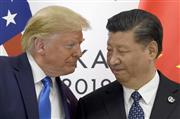 大阪で会談するトランプ米大統領（左）と中国の習近平国家主席＝６月（ＡＰ＝共同）