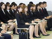東京海上日動火災保険が１日、東京・丸の内の本店で開いた内定式には思い思いの髪形の内定者が目立った