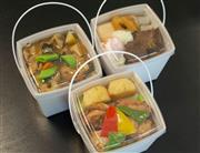 泉竹で提供しているハラル弁当。左から「野菜弁当（ベジタブル弁当）」（１１８８円）、「唐揚げ弁当」（１０８０円）、「すき焼き弁当」（１２９６円）。日本人でも違和感なく、おいしく食べられる味わい