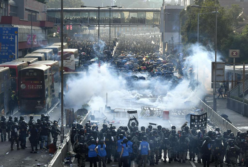 中国メディアがマスク禁止の緊急法を正当化 政府は デモは外国勢力関与 と警戒 Sankeibiz サンケイビズ 自分を磨く経済情報サイト