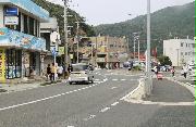 　閑散とする長崎県・対馬の比田勝港周辺＝８月５日