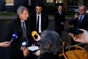 ジョンソン英首相との会談後、記者団の質問に答える欧州議会のサッソリ議長＝８日、ロンドン（ロイター）