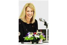 MMT国際シンポジウムで記者会見する米ニューヨーク州立大のステファニー・ケルトン教授＝2019年7月16日、東京・永田町（写真＝時事通信フォト）