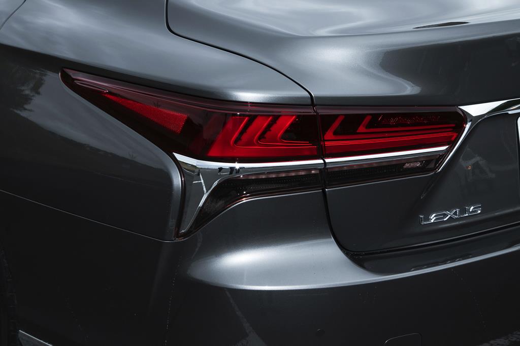 レクサスLS460テールランプ property-madagascar.com