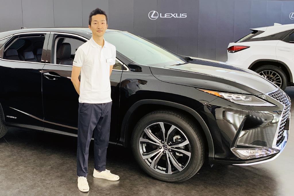 RXのエクステリアデザインの責任者・佐藤一寛氏（5月27日撮影）