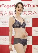 トリンプの２０２０年イメージガールに選ばれた、モデルの新奈さん＝２４日午後、東京都内