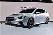 スバルが初公開した新型「レヴォーグ」のプロトタイプ