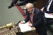 ２９日、ロンドンの英下院で、総選挙を巡り発言するジョンソン首相（英議会提供、ＡＰ＝共同）