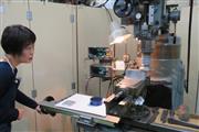ミヨシで金型製作の一部を体験する参加者