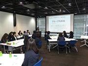加盟企業の１６社から女性正規社員２２人が参加した