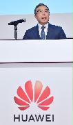 挨拶するファーウェイ（HUAWEI・華為）のリャン・ファー（梁華）会長＝２１日午後、東京都千代田区（三尾郁恵撮影）