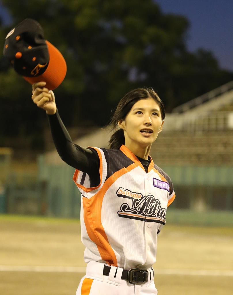 美しすぎる女子野球選手 半数が退団 大量リストラの女子プロ 存続の行方は Sankeibiz サンケイビズ 自分を磨く経済情報サイト