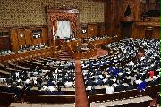 改正外為法が全会一致で可決、成立した参院本会議＝２２日午前