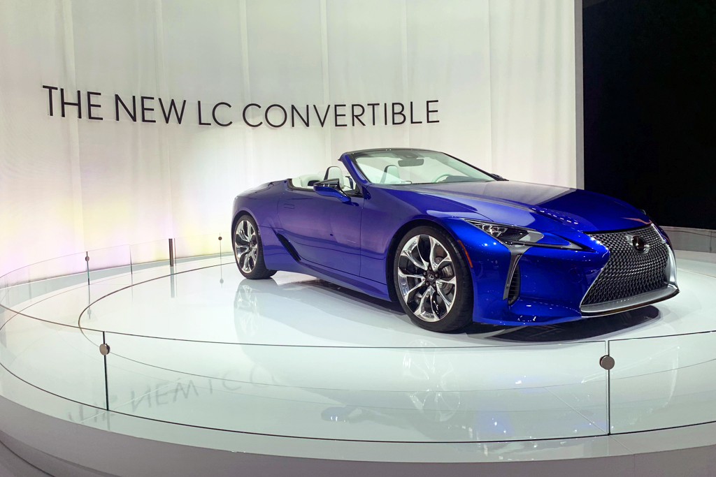 ロサンゼルス国際自動車ショーで発表されたレクサスLCコンバーチブル