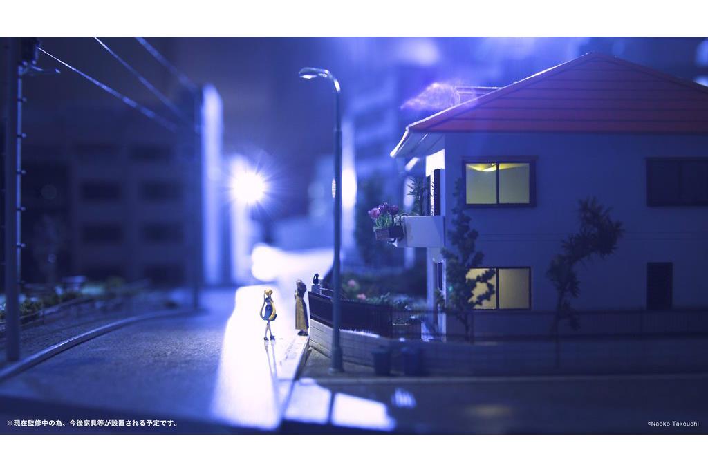 月野うさぎと宇垣さんが“共演”、後ろには黒猫のルナが　(C)SMALL WORLDS.Inc