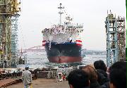 世界初の液化水素運搬船「すいそ　ふろんてぃあ」の進水式＝神戸市中央区