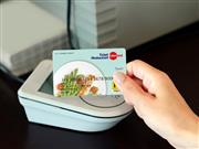 カードタイプの食事補助「チケットレストラン　タッチ」。従来の食事券タイプと違い紛失も少なく、ペーパーレスにもなり環境に優しい