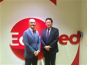 CEOマリック・ルマーヌさんと、マーケティング部長高橋偉一郎さん（右）「全ての飲食店を社員食堂に」が目標だ