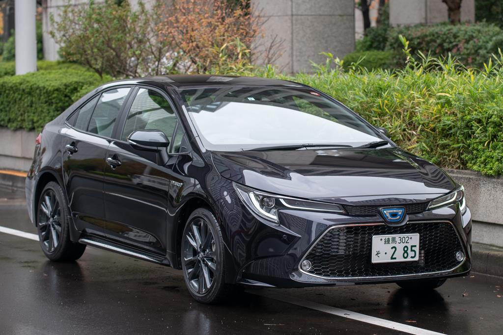 カッコよく進化した新型カローラ