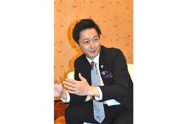 カジノ業界で長く働いている斉藤正義さん＝シンガポールのマリーナベイ・サンズ（天野健作撮影）