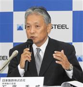 記者会見する日本製鉄の石原秀威常務執行役員　＝１７日午前、東京都内