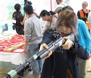 「狩りガールフェスタ」に参加した龍谷大３年の海津荘乃子さん＝１０月２７日、和歌山市