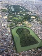 上空から眺める百舌鳥古墳群。近鉄百貨店は体験型福袋で上空から眺めるヘリツアーを企画する