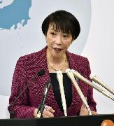 閣議後、記者会見する高市総務相＝２３日午前、東京都千代田区