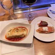 スペインのバルセロナは美食の街。ほっぺたが落ちそうなほどにおいしいタパスたちは1人で2人前もペロリ。提供：執筆者