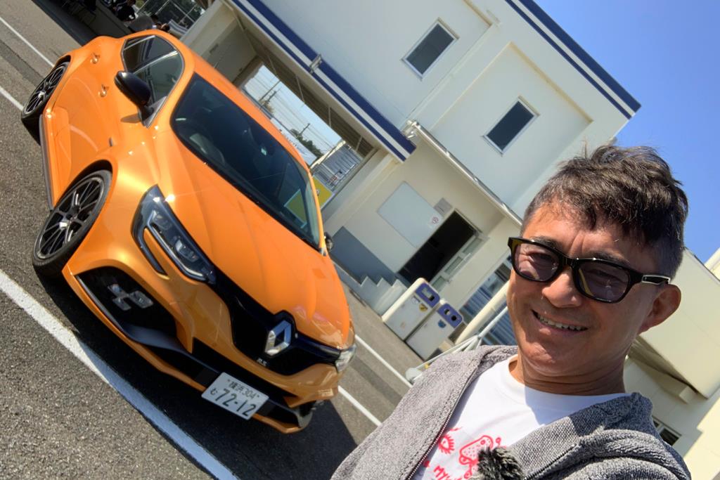 木下隆之さんと、ルノーの「メガーヌR.S.トロフィー」