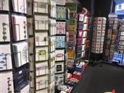 「書店のちょっとしたカードコーナー」でこの充実っぷり（筆者撮影）