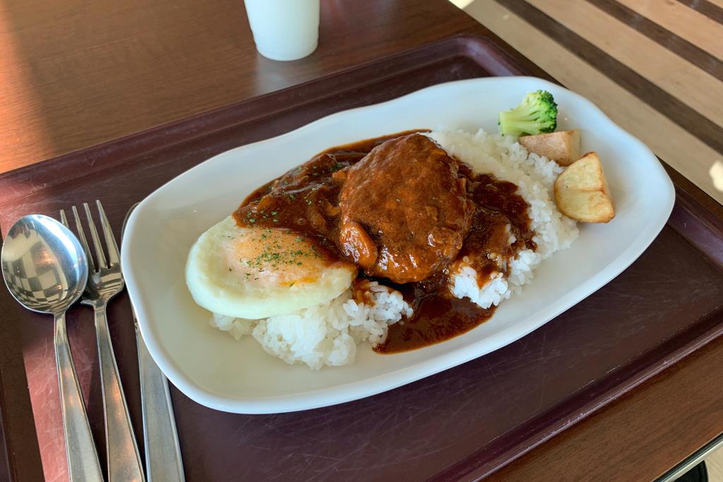 富士スピードウェイで食べたロコモコ定食
