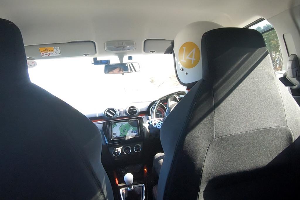 スズキ「スイフトスポーツ」のコンプリートカーを運転する筆者