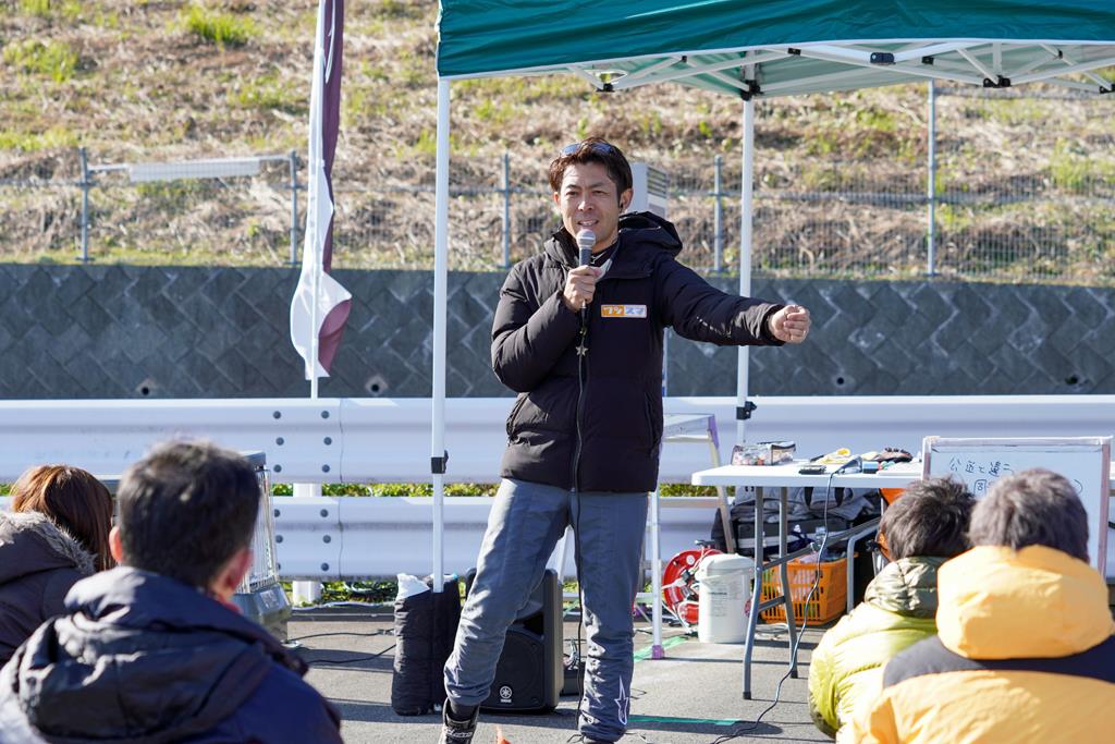 参加者の前で講義をする澤圭太選手