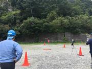 ２０１９年９月の実証実験で、猿倉から物資を載せて飛び立つドローン（長野県白馬村提供）